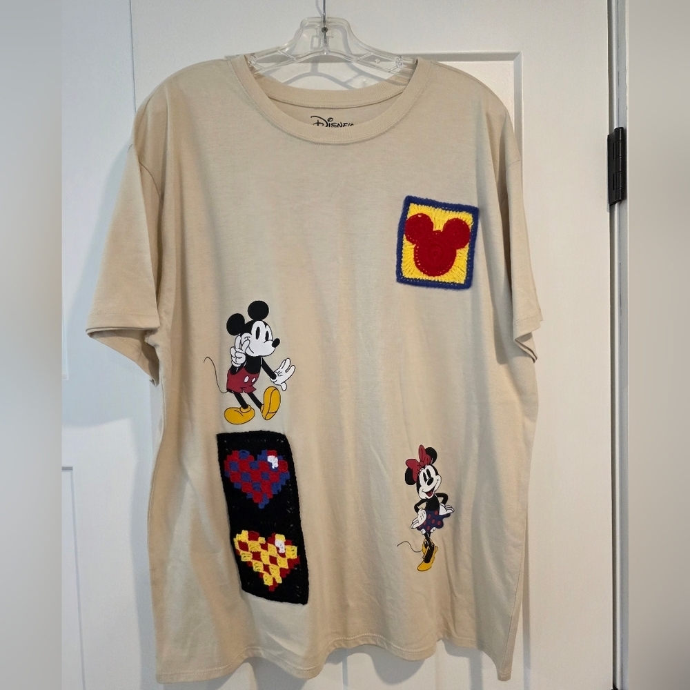 NWT Disney Beige T-Shirt with Mickey and Minnie Mouse